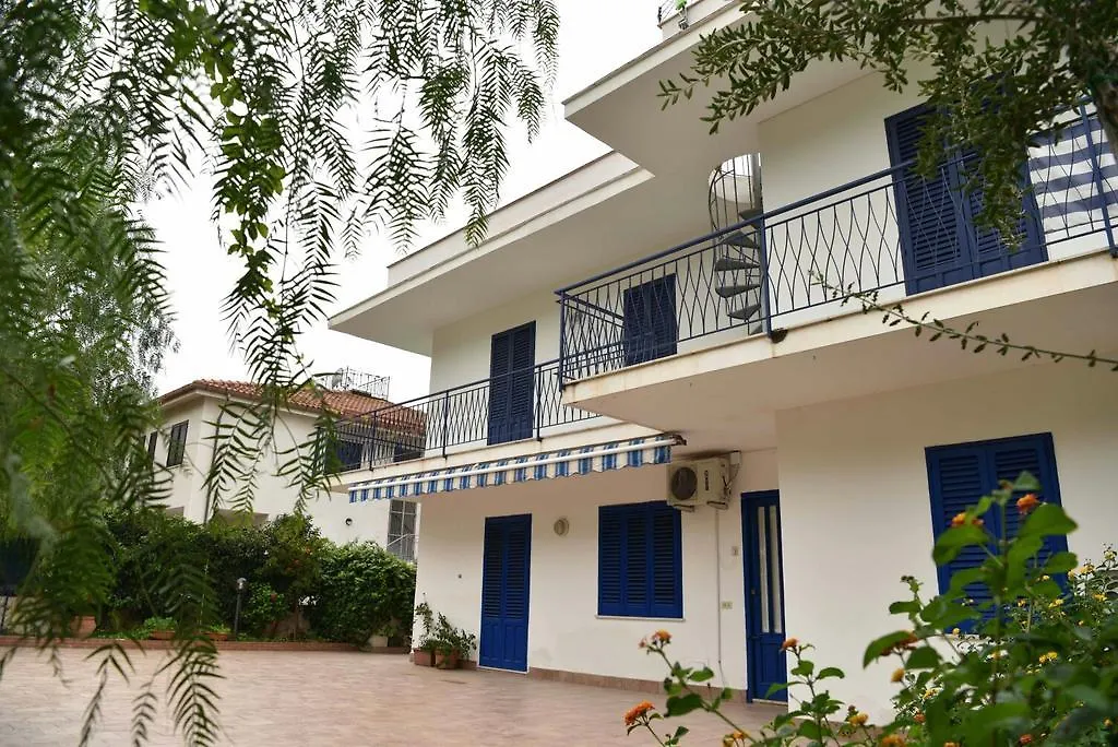 別荘 イーゾラ・デッレ・フェンミネ Casa Via Del Giglioヴィラ