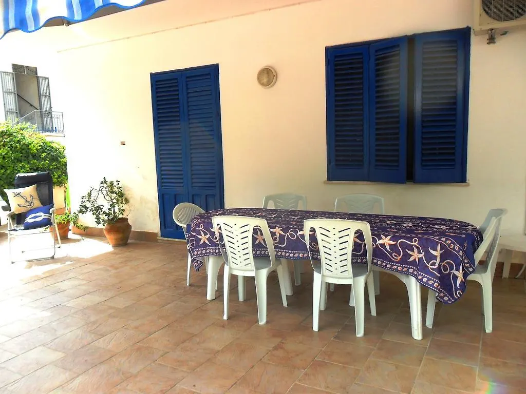 イーゾラ・デッレ・フェンミネ Casa Via Del Giglioヴィラ 0*,  イタリア