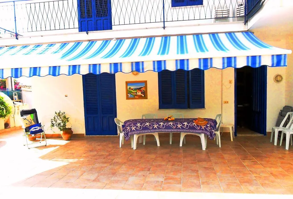 イーゾラ・デッレ・フェンミネ Casa Via Del Giglioヴィラ